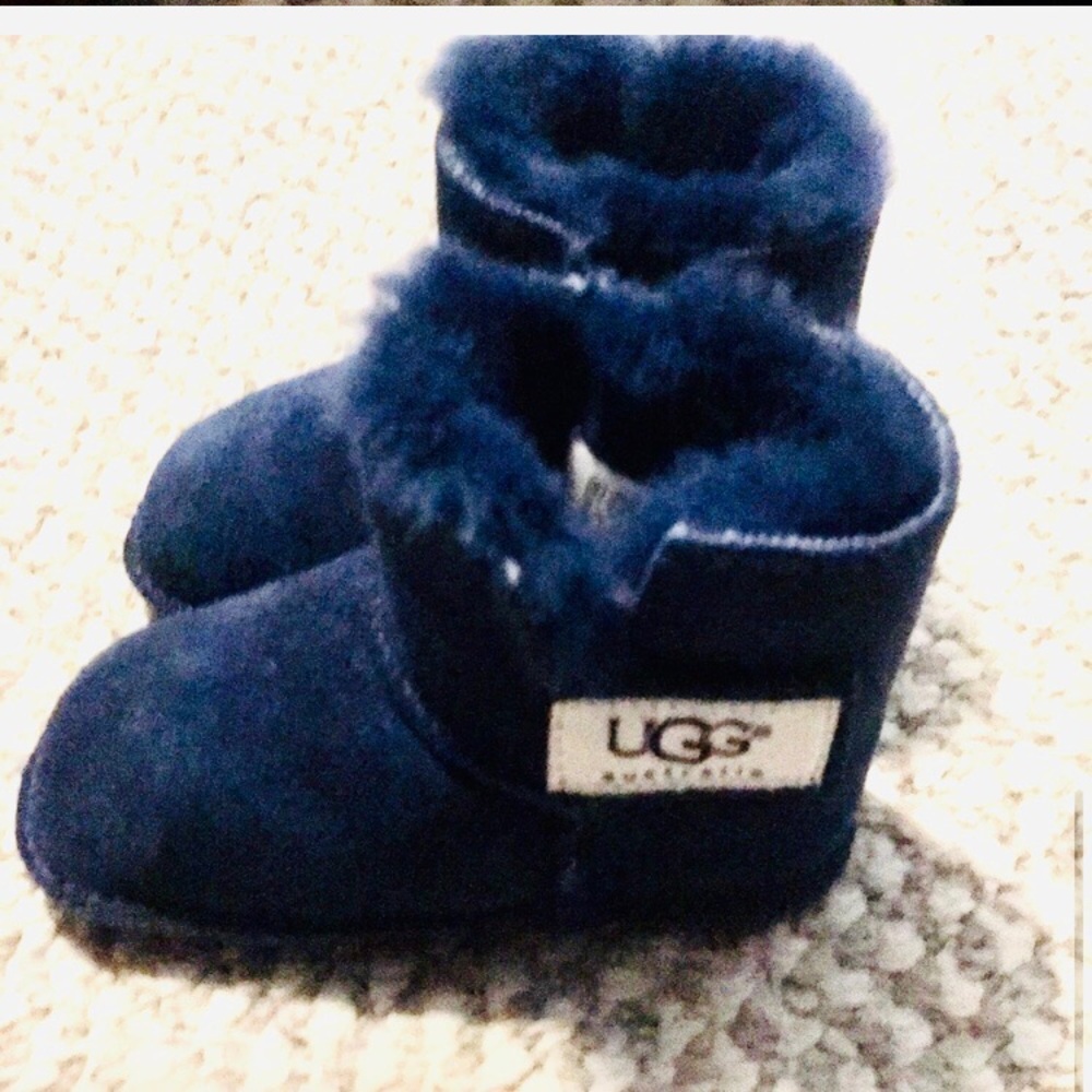 Newborn ugg booties
